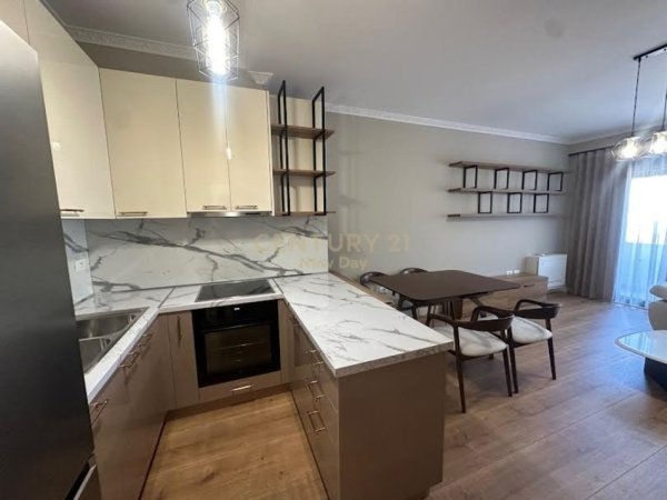 Tirane, jepet me qera apartament 2+1+Aneks+Ballkon Kati 4, 105 m² 900 € (Pazari i ri)