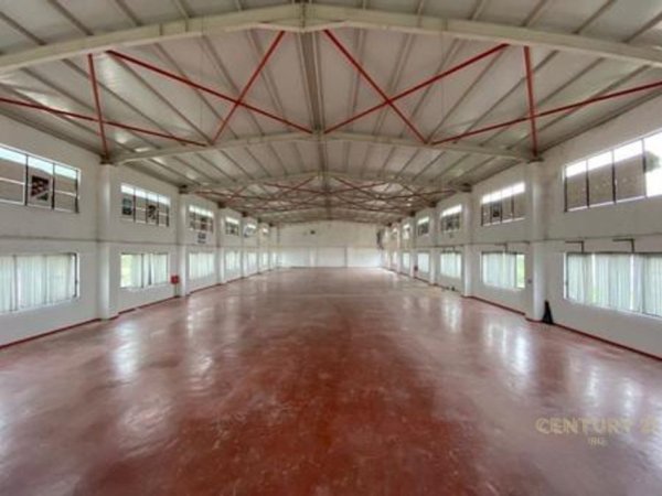 Tirane, shitet magazine Kati 0, 4.810 m² 2.500.000 € (Mullet)
