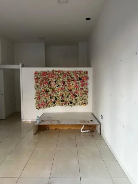 Tirane, jepet me qera dyqan Kati 0, 33 m² 700 € (KOMPLEKSI DELIJORGJI)