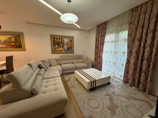 Tirane, jepet me qera apartament 2+1 , 110 m² 700 € (Kopshti Botanik)