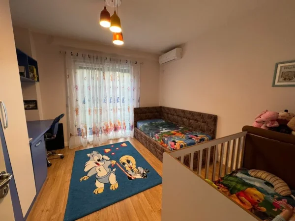 Tirane, jepet me qera apartament 2+1 , 110 m² 700 € (Kopshti Botanik)