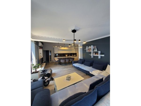 Tirane, shes apartament 3+1 Kati 5, 125 m² 200.000 € (Rruga Shefqet Kuka, Tirane.)