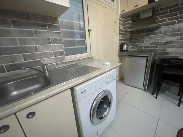 Tirane, jepet me qera garsonier 1+1 Kati 1, 30 m² 330 € (stacioni trenit)