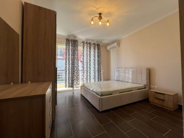 Tirane, jap me qera apartament 2+1+Ballkon Kati 4, 118 m² 450 € (Rruga Thoma Koxhaj)