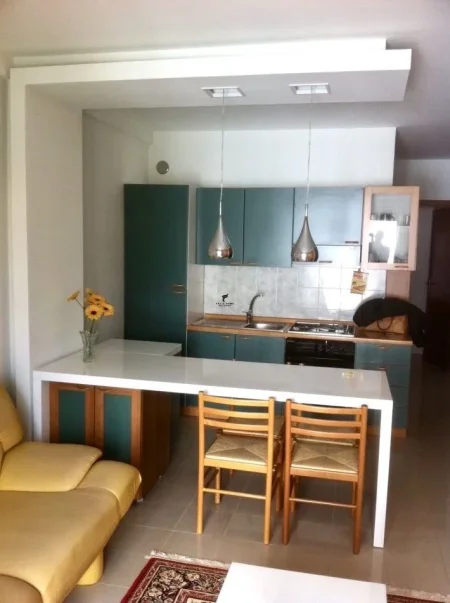 Tirane, jepet me qera apartament 1+1 Kati 3, 65 m² 500 € (RRUGA NAIM FRASHERI)