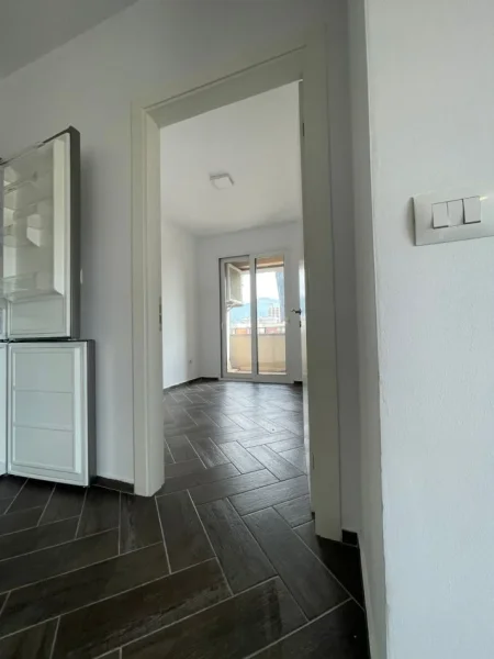 Tirane, jepet me qera zyre Kati 6, 80 m² 800 € (Myslym Shyri)