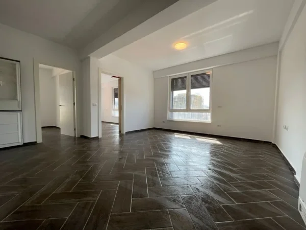 Tirane, jepet me qera zyre Kati 6, 80 m² 800 € (Myslym Shyri)