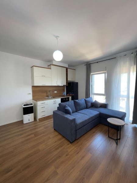 Tirane, jap me qera apartament 1+1 Kati 8, 55 m² 600 € (afer Shkolles se Kuqe)
