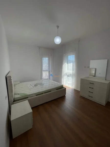 Tirane, jap me qera apartament 1+1 Kati 8, 55 m² 600 € (afer Shkolles se Kuqe)