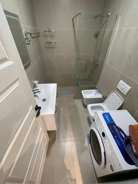 Tirane, jap me qera apartament 1+1 Kati 8, 55 m² 600 € (afer Shkolles se Kuqe)