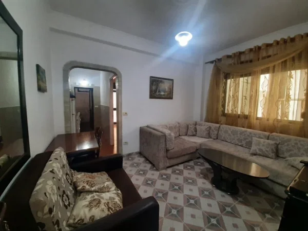 Tirane, jepet me qera apartament 1+1 Kati 1, 50 m² 440 € (Stacioni trenit)