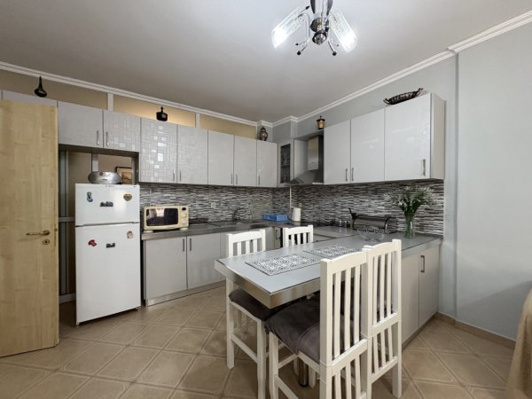 Shqiperi, jepet me qera 1+1 , 500 € 