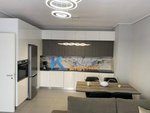 Tirane, jap me qera apartament 2+1+Ballkon Kati 3, 104 m² 600 € (Liqeni i Thate, Rruga Peti)