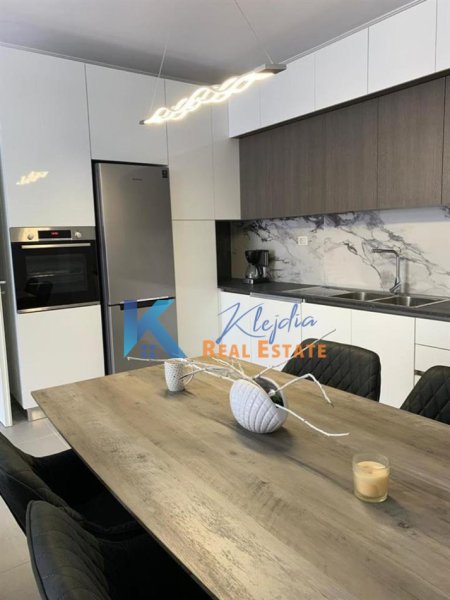 Tirane, jap me qera apartament 2+1+Ballkon Kati 3, 104 m² 600 € (Liqeni i Thate, Rruga Peti)