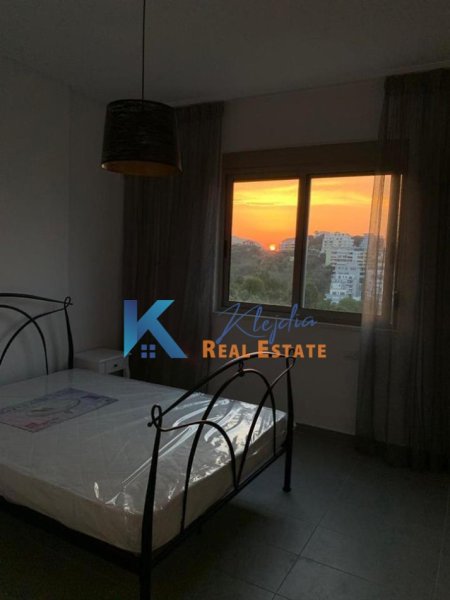 Tirane, jap me qera apartament 2+1+Ballkon Kati 3, 104 m² 600 € (Liqeni i Thate, Rruga Peti)