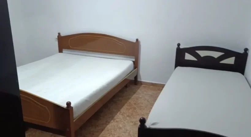 Tirane, jepet me qera apartament 2+1 Kati 3, 80 m² 500 € (KINOSTUDIO)