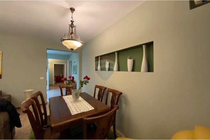 Tirane, jepet me qera apartament 2+1 , 70 m² 600 € (Rruga Bardhok Biba)