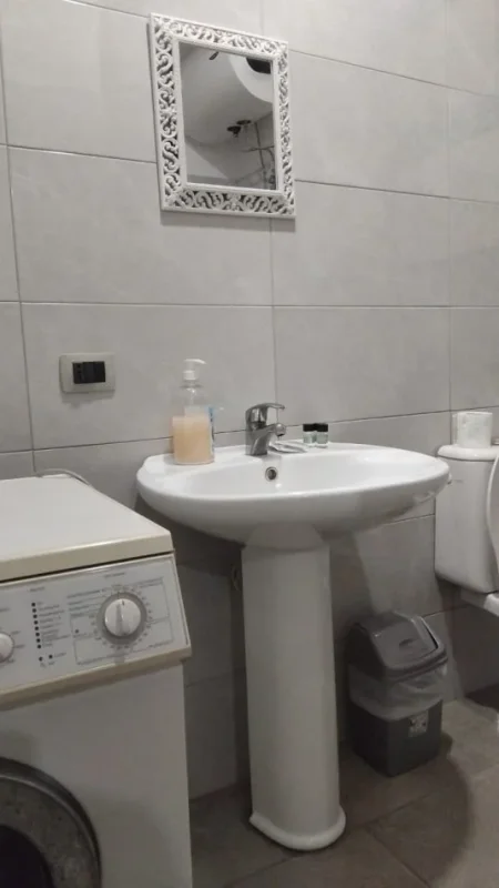 Jepet Garsonierë me Qera ne Kashar, afër Top Channel., Kati 1, 35 m² 300 €uro