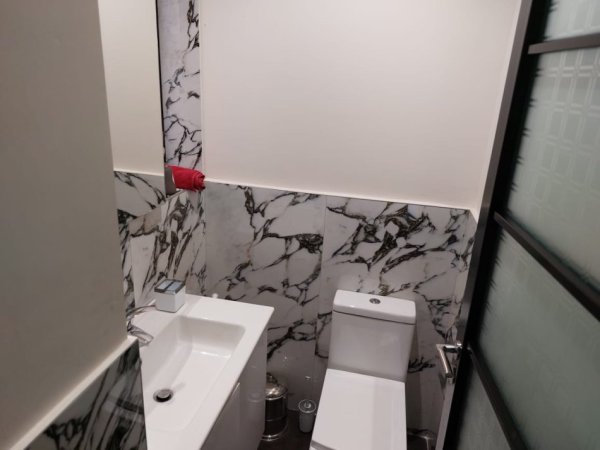 Tirane, jap me qera apartament 2+1+Ballkon Kati 1, 100 m² 700 € (Kristal Center)