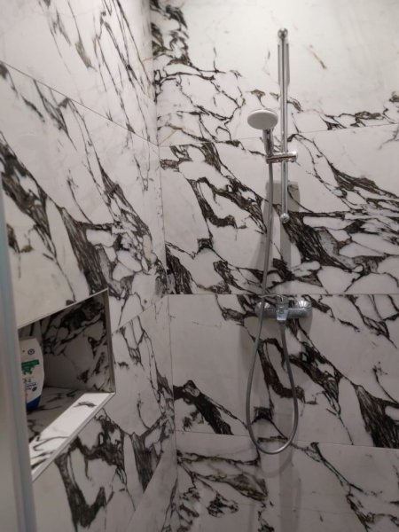 Tirane, jap me qera apartament 2+1+Ballkon Kati 1, 100 m² 700 € (Kristal Center)