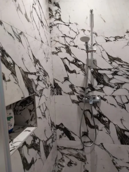 Tirane, jap me qera apartament 2+1+Ballkon Kati 1, 100 m² 700 € (Kristal Center)