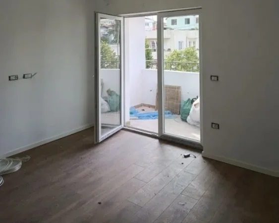 Tirane, shitet apartament 1+1 Kati 3, 45 m² 104.000 € (rruga e kavajes)
