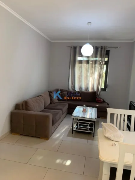 Tirane, jap me qera apartament 1+1+Ballkon Kati 5, 55 m² 600 € (Myslym Shyr, afer Vodafone)
