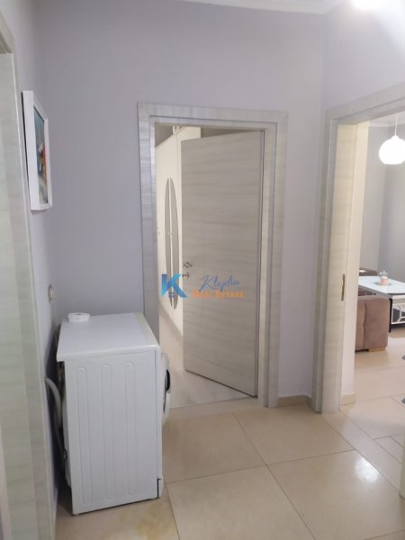 Tirane, jap me qera apartament 1+1+Ballkon Kati 5, 55 m² 600 € (Myslym Shyr, afer Vodafone)