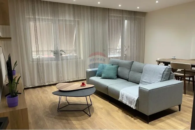 Tirane, jepet me qera apartament 1+1 , 55 m² 750 € (Qender, Rruga Bardhok Biba)