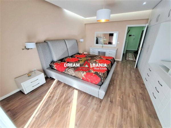 Tirane, jepet me qera apartament 2+1 , 99 m² 600 € (ne rrugen Dritan Hoxha tek kullat Hawai)