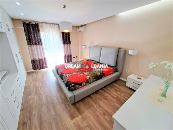 Tirane, jepet me qera apartament 2+1 , 99 m² 600 € (ne rrugen Dritan Hoxha tek kullat Hawai)