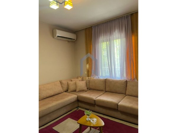 Tirane, jepet me qera apartament 2+1+Ballkon Kati 1, 86 m² 700 € 