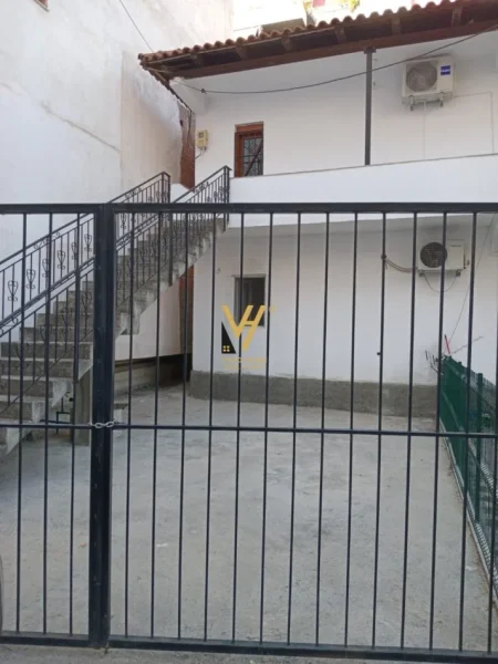 Tirane, jepet me qera apartament 2+1+Ballkon Kati 2, 100 m² 500 € (ASTIR)