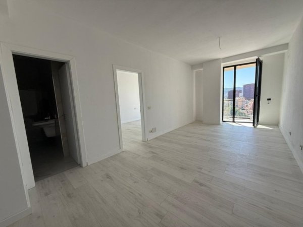 Tirane, jepet me qera apartament Kati 10, 74 m² 700 € 