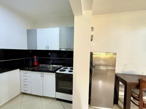 Tirane, jepet me qera apartament 1+1+Ballkon Kati 4, 45 m² 530 € (Rruga e Kavajes . prane Arlis)