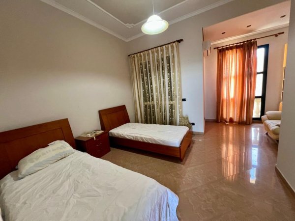 Vlore, shitet Vile 4+1+Ballkon Kati 0, 291 m² 650.000 € (lungomare)