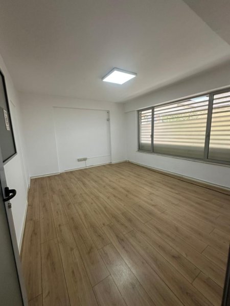 Tirane, jepet me qera ambient biznesi  Kati 0, 230 m² 2.000 €/muaj (21 Dhjetori)