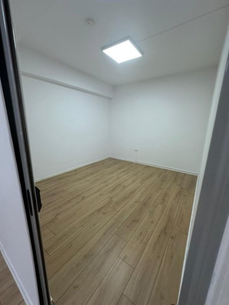 Tirane, jepet me qera ambient biznesi  Kati 0, 230 m² 2.000 €/muaj (21 Dhjetori)