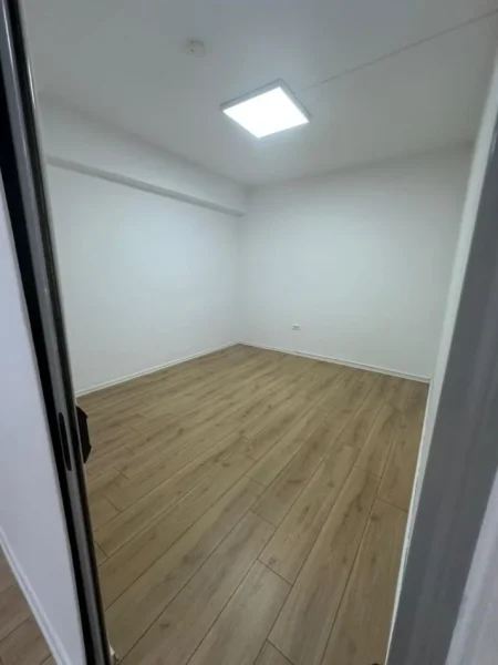 Tirane, jepet me qera ambient biznesi  Kati 0, 230 m² 2.000 €/muaj (21 Dhjetori)