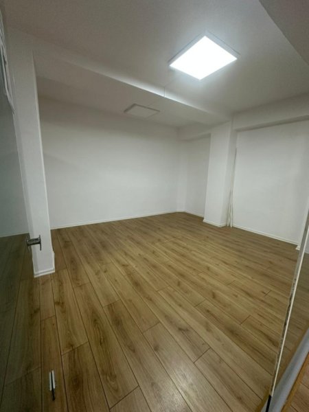 Tirane, jepet me qera ambient biznesi  Kati 0, 230 m² 2.000 €/muaj (21 Dhjetori)