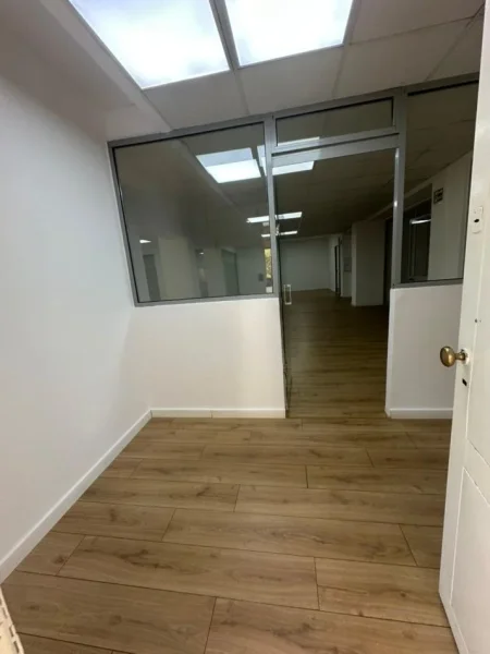 Tirane, jepet me qera ambient biznesi  Kati 0, 230 m² 2.000 €/muaj (21 Dhjetori)