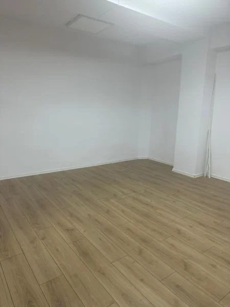 Tirane, jepet me qera ambient biznesi  Kati 0, 230 m² 2.000 €/muaj (21 Dhjetori)