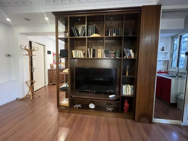 jepet me qera apartament 1+1 Kati 3, 78 m² 700 € (PIAZZA, QENDER)