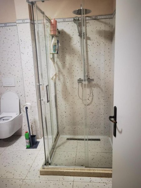 Tirane, jepet me qera apartament 2+1+Ballkon Kati 2, 90 m² 600 € (Ish tregu elektrik , prane shkolles 1 maj)