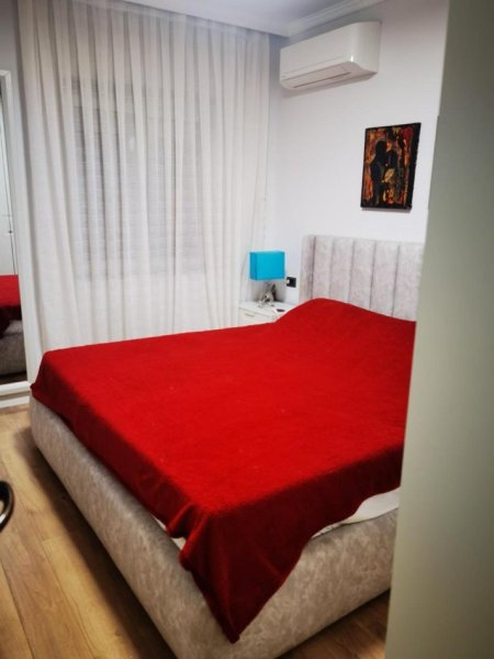 Tirane, jepet me qera apartament 2+1+Ballkon Kati 2, 90 m² 600 € (Ish tregu elektrik , prane shkolles 1 maj)