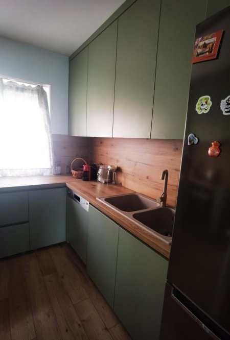 Tirane, jepet me qera apartament 2+1+Ballkon Kati 2, 90 m² 600 € (Ish tregu elektrik , prane shkolles 1 maj)