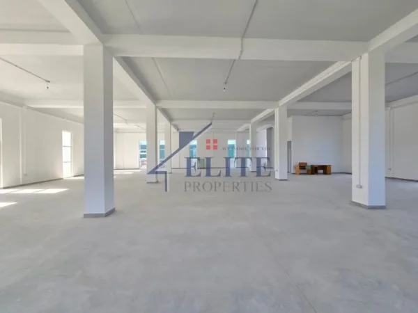 Tirane, jepet me qera magazine Kati 0, 1.500 m² 5.250 € (Prush)