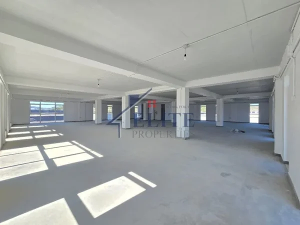 Tirane, jepet me qera magazine Kati 0, 1.500 m² 5.250 € (Prush)