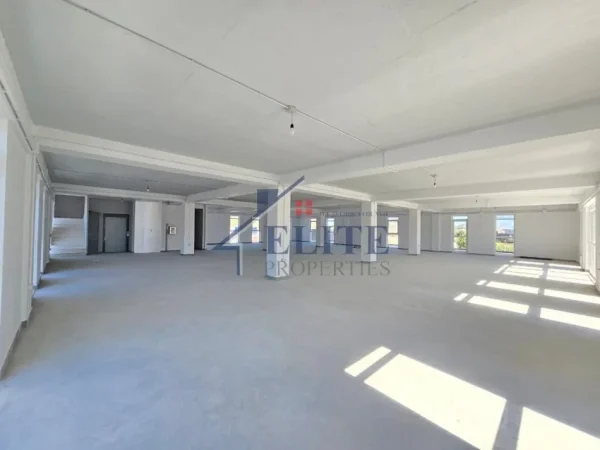 Tirane, jepet me qera magazine Kati 0, 1.500 m² 5.250 € (Prush)