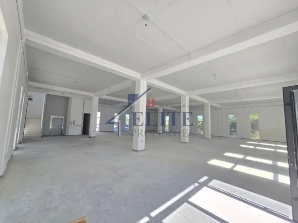 Tirane, jepet me qera magazine Kati 0, 1.500 m² 5.250 € (Prush)